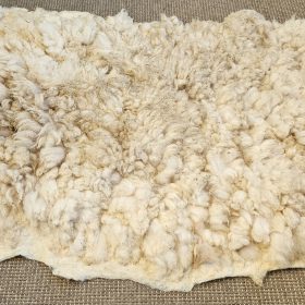 Veluwse crèmebeige schapenvacht, 110 x 80 cm