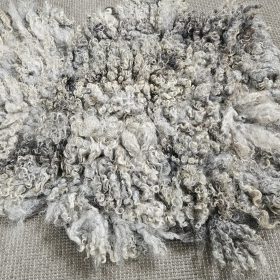 Krulvacht Gotland/Leicester grijstinten 95 x 65 cm