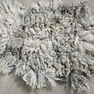 Krulvacht Gotland/Leicester grijstinten 95 x 65 cm