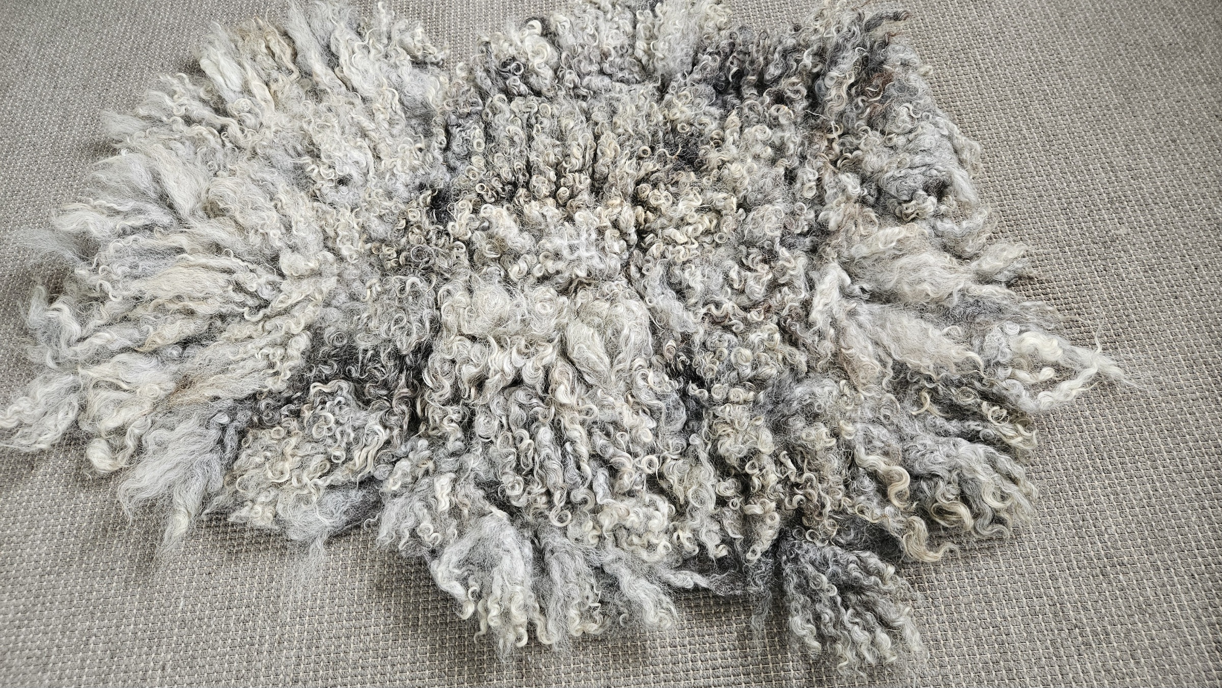 Krulvacht Gotland/Leicester grijstinten 95 x 65 cm